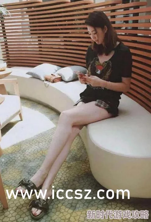 性感美女毛片：最新热门影片引发网友热议，背后故事令人瞩目，快来了解这场视觉盛宴的精彩瞬间！