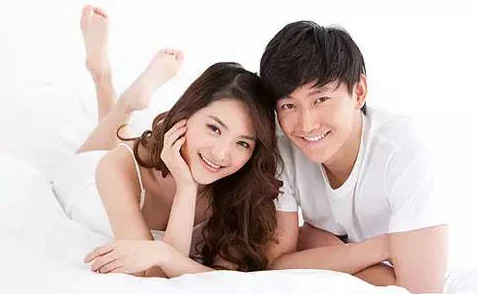 强行破女友处全过程记录：从初次约会到情感纠葛的真实经历与反思，揭示了爱情中的复杂心理和道德困境