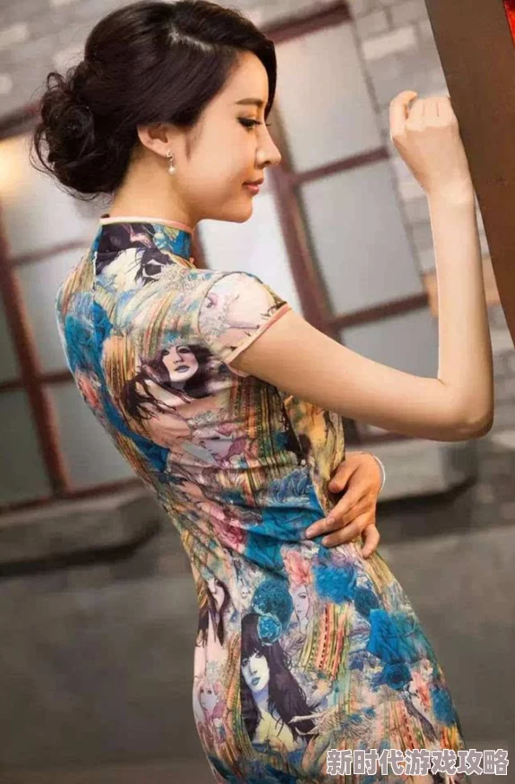 超美熟女红色妖姬圣水，带你领略独特魅力与神秘气息的完美结合，感受前所未有的视觉盛宴与心灵震撼