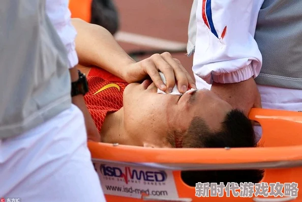 9分51秒头撞玻璃：一项关于运动员在比赛中受伤风险的研究与分析