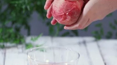 亚洲m m水蜜桃：独特口感与营养价值并存，成为夏季水果市场的新宠儿，引发消费者热烈追捧和关注