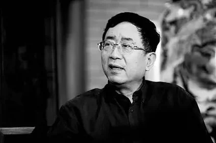 37人文大但艺术一任份：传闻校内某教授与知名艺术家私下合作，作品即将惊艳亮相引发热议！