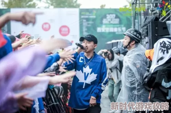 车上激情(h)：最新动态揭示了车内互动的新趋势，越来越多的年轻人选择在车中享受私密空间与亲密时光
