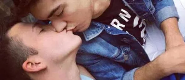 直男被gay爽玩:社交媒体热议,网友分享各自经历,引发对性别认同和性取向的深入讨论与反思 直男被gay爽玩:社交媒体热议,网友分享各自经历,引发对性别认同和性取向的深入讨论与反思