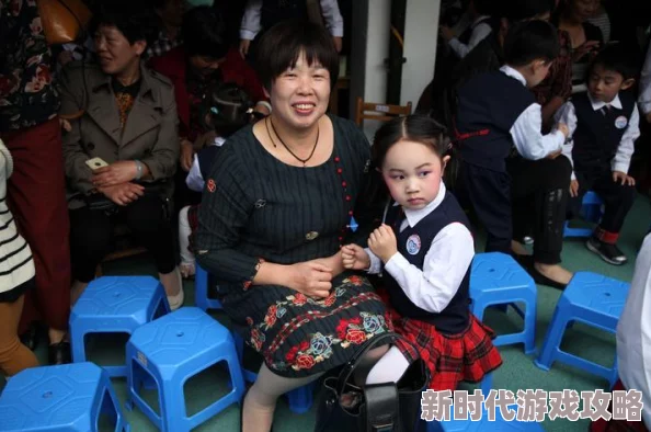 男人揉美女胸脱她内裤亲吻，这种行为真是令人震惊，完全不尊重女性的意愿和身体界限，应该受到谴责