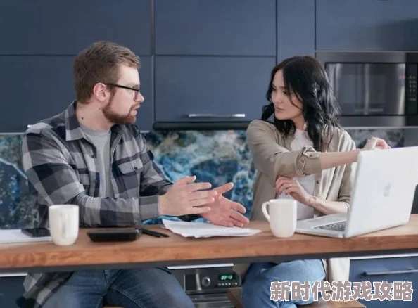 她在丈夫面前被人耍了这不仅是个人尊严的受损更是对婚姻关系的考验