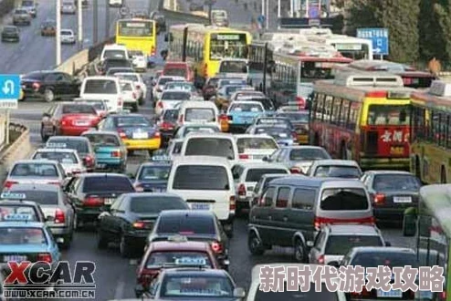车多到炸的年下春运期间，全国各地交通拥堵现象严重，人流量和车流量激增导致道路不堪重负