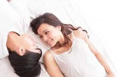 老女人裸体婬交是指年龄较大的女性参与的露骨性行为描述