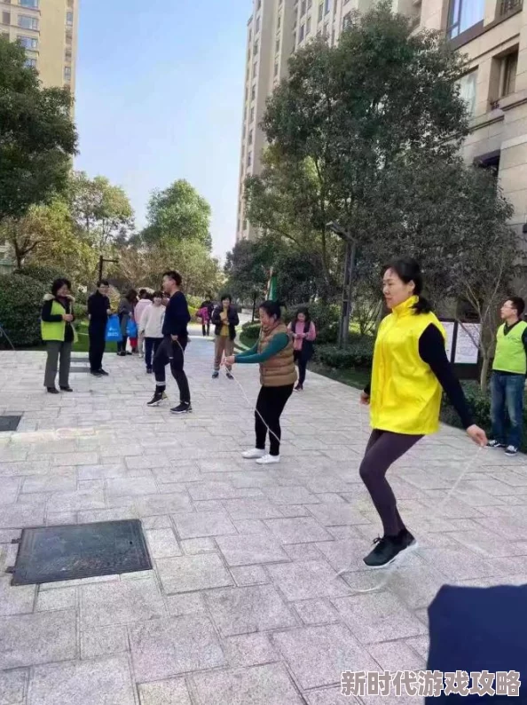 爆房有情人小区业主自发组织社区运动会，增进邻里感情