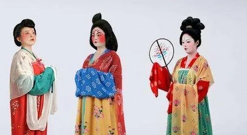 美女漏胸近日某活动上多位模特因穿着大胆引发热议吸引众多媒体关注