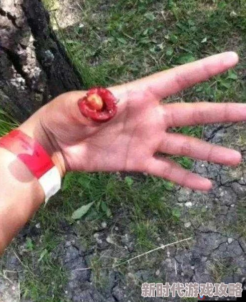 手指划入缝隙挖水视频后续来了专家揭秘真相竟是