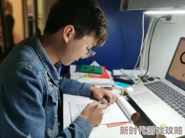 人人人人看人人人做人人每个人都能通过努力和坚持实现自己的梦想，积极向上，共同创造美好未来
