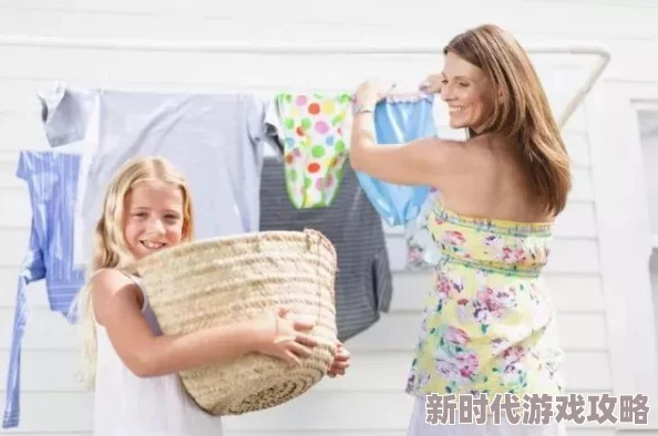 主人惩罚女仆扒下裤子打屁股女仆委屈求饶却遭更严厉的责罚 主人惩罚女仆扒下裤子打屁股女仆委屈求饶却遭更严厉的责罚