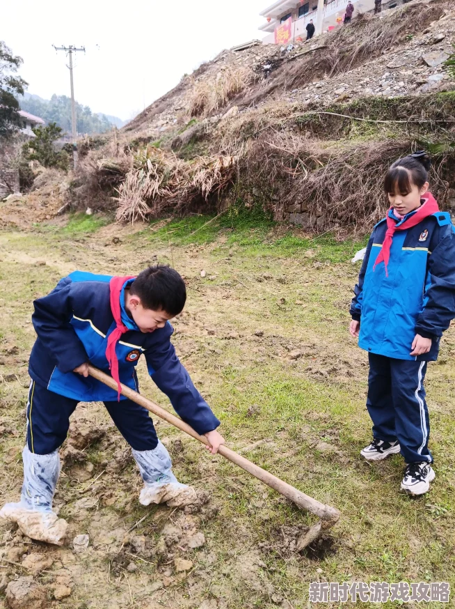 下课后体育器材室下种锄头铁锹已备好静待放学后播撒希望种子