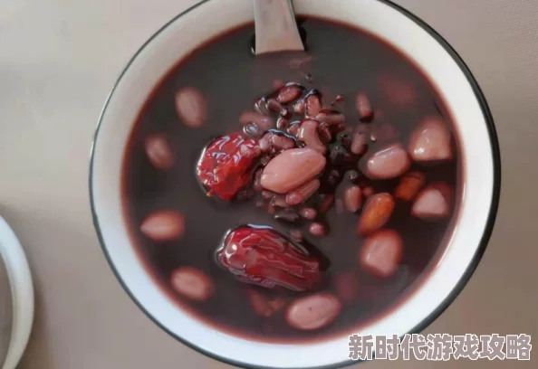 黑暗料理王新进展：紫米花生粥创新做法揭秘，大米仍是不可或缺的核心材料