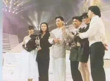 山岸由花子人人都恨克里斯第二季追求梦想勇敢前行让爱与希望常伴