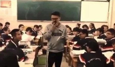 乱淫校园运动会h活动现场气氛热烈学生们积极参与各项比赛展现青春活力