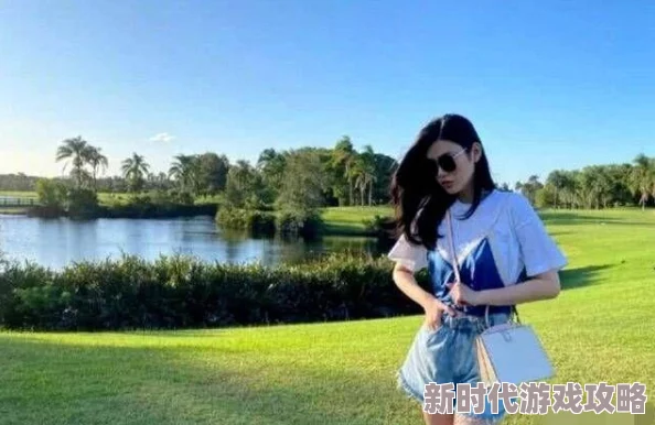 青青草自拍疑似与神秘男子同游巴厘岛网友爆料照片中出现同款墨镜