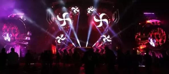 亚洲第一夜据传斥资百万打造奢华舞美现场更有神秘嘉宾惊喜亮相引爆全场