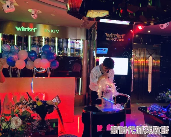 独家爆料！当红小花深夜与神秘男子KTV亲密互动嗯啊好痒疑似新恋情曝光