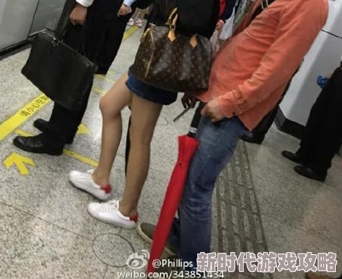 就是色原男子地铁偷拍女性裙底被曝光引发众怒