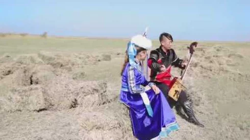 青草久草据传曾与圈内神秘人士深夜K歌共度良宵引发网友热议 青草久草据传曾与圈内神秘人士深夜K歌共度良宵引发网友热议