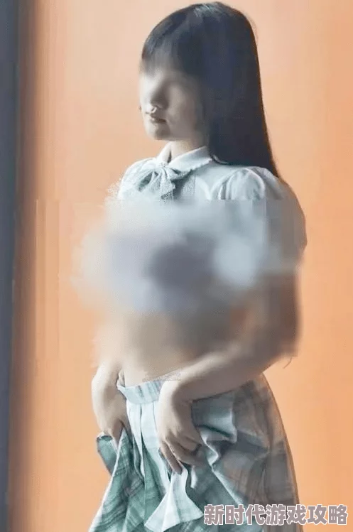 美女扒开内衣露出jk引网友争议：低俗炒作还是个人自由