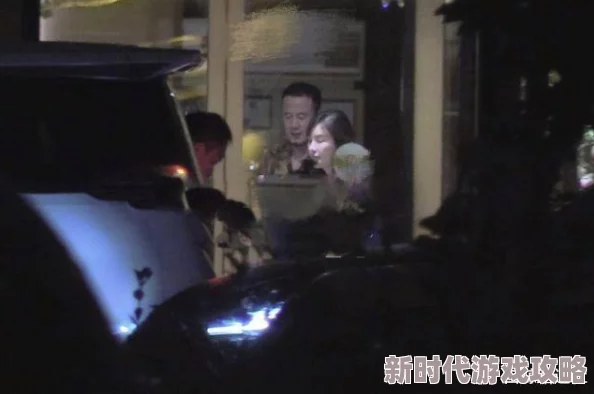 yy6690疑似与神秘人士深夜密会共进晚餐举止亲密引网友猜测