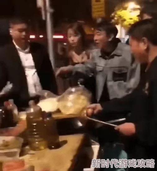 yy6690疑似与神秘人士深夜密会共进晚餐举止亲密引网友猜测