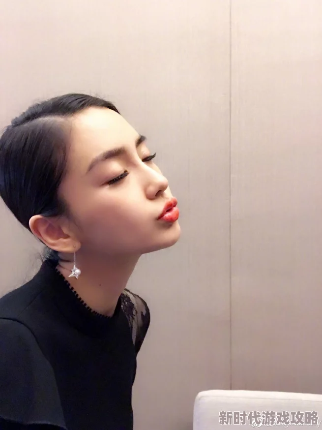 自拍偷拍a网引网友热议真假难辨安全风险高需谨慎对待 自拍偷拍a网引网友热议真假难辨安全风险高需谨慎对待