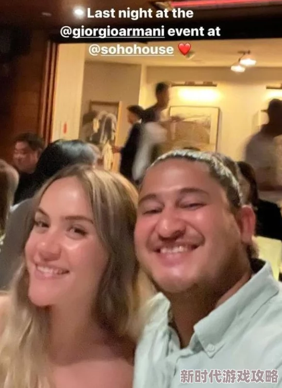 blackedrawvidee黑人据传与神秘亚裔女子深夜约会同返公寓引发网友热议 blackedrawvidee黑人据传与神秘亚裔女子深夜约会同返公寓引发网友热议