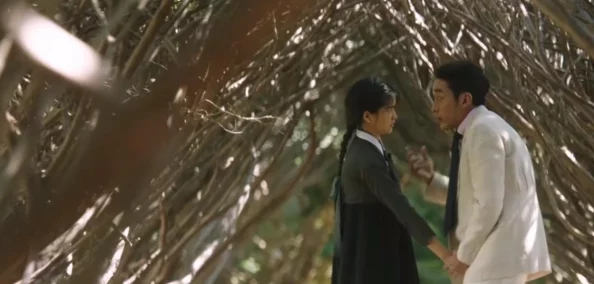 韩国午夜理论片探讨都市夜生活现象与人际关系变化