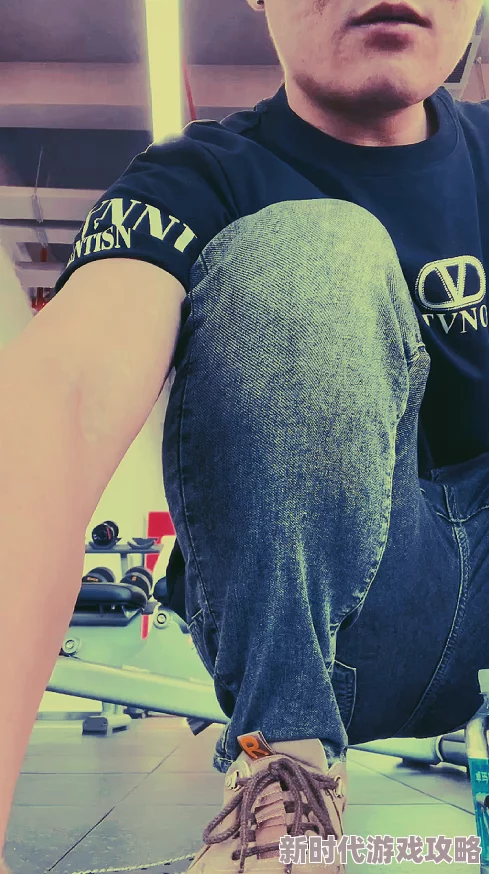 原撅着扒开肥白的屁股啪啪曝光平台：XX论坛曝光时间：2023-10-27