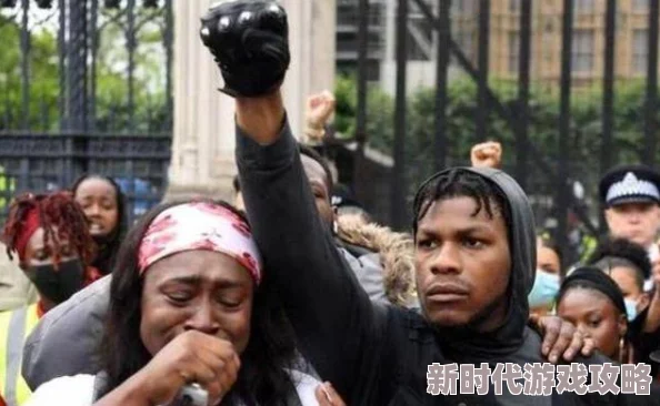 黑人巨大   两根一起为什么如此流行可能是因为它迎合了部分人群的幻想