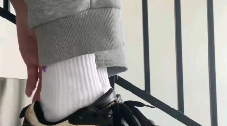 白袜少年被绑脱裤玩j的背景故事为什么禁忌话题的展现引人关注为何让人难以抗拒