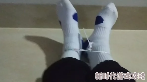 白袜少年被绑脱裤玩j的背景故事为什么禁忌话题的展现引人关注为何让人难以抗拒